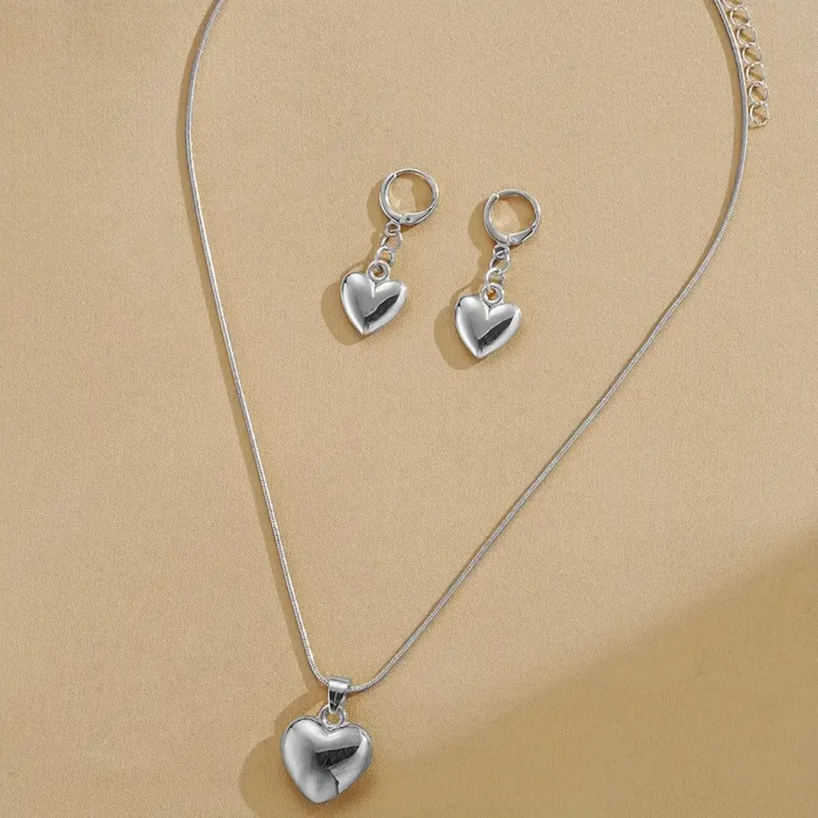 ¡OFERTA 2X1!  Set de Pendientes y Collar Corazón