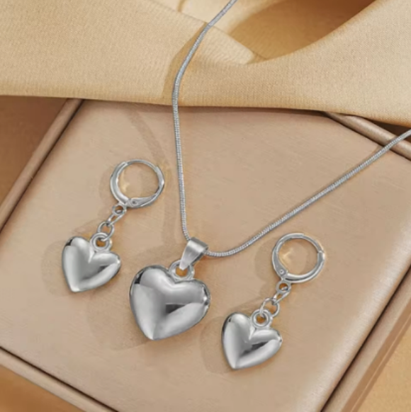 ¡OFERTA 2X1!  Set de Pendientes y Collar Corazón